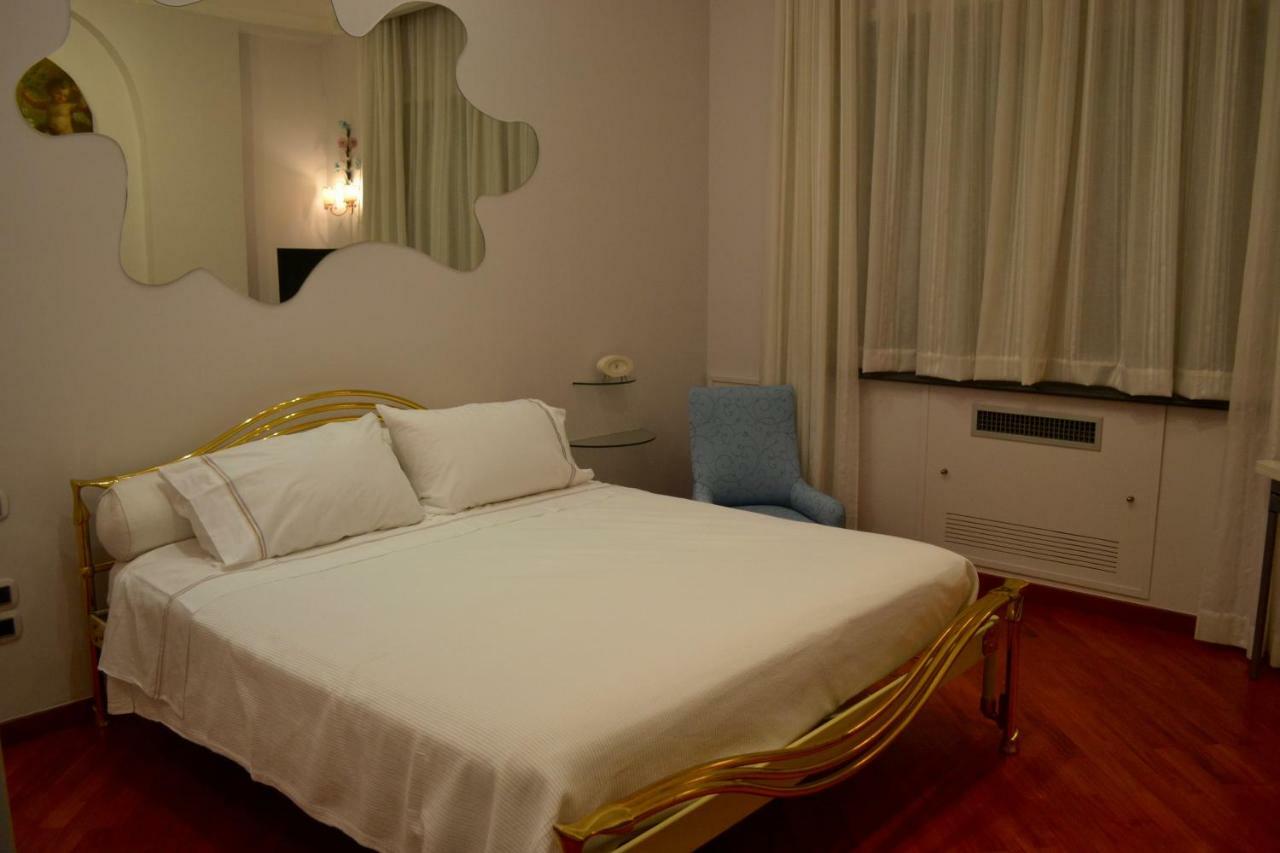 Deluxe Triple Room with Lateral Sea View