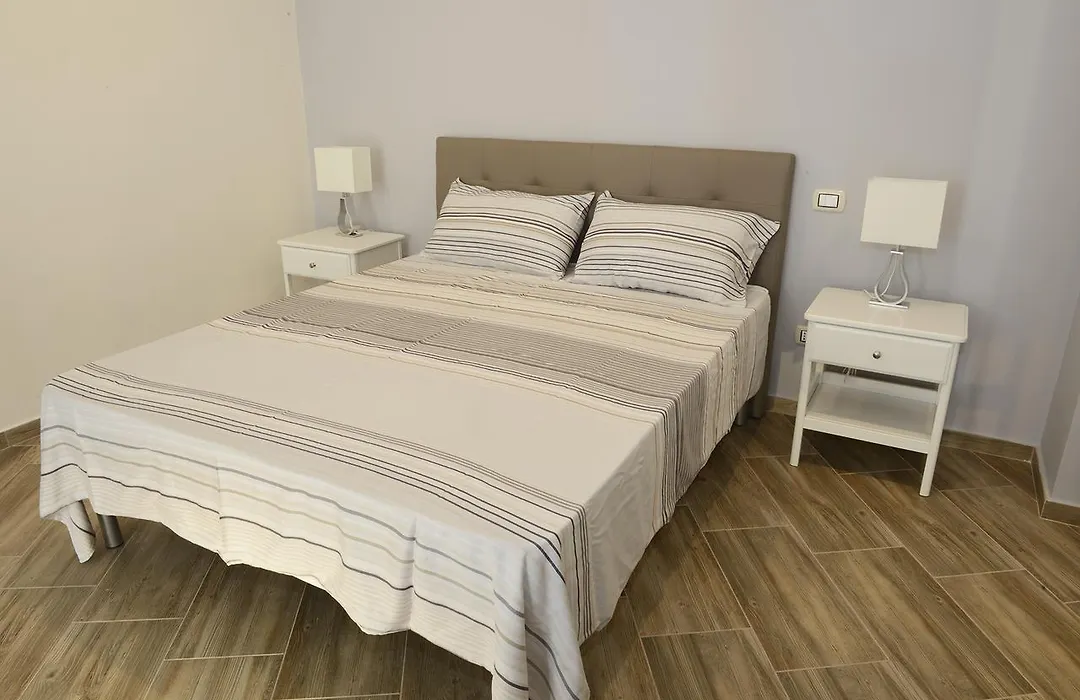 Fronte Del Porto Guesthouse-1